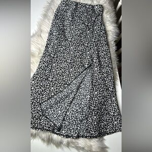 Chic Animal Print Midi Skirt Size Small Elastic Waist Front Slit
